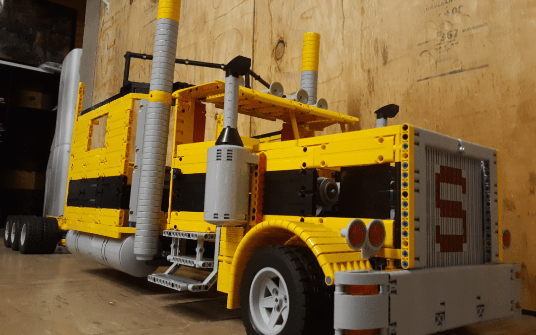 Guest MOC: Peterbilt by Raymond