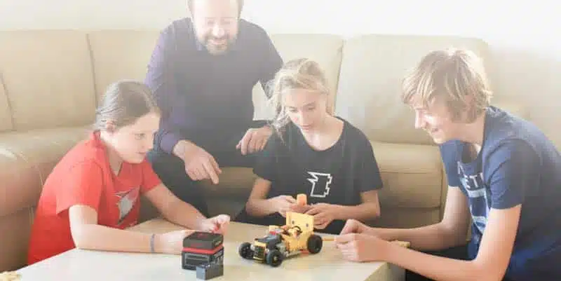 Play-with-LEGO-and-kids